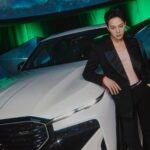 G-Dragon Instagram - [THE FIRST-EVER BMW XM] "새로운 기준을 만들고 트렌드를 제시하며 개척하려는 점들이 제 개인적인 가치관이나 방향성과도 일맥상통한다는 면에서 매우 즐거운 마음으로 THE XM과 함께하게 됐다." -BMW THE XM 앰버서더 지드래곤. 내딛는 걸음마다 세상의 편견을 뛰어넘는 #지드래곤 이 선보이는 #THEXM 최초의 M 고성능 플러그인 하이브리드 모델 ‘BMW THE NEW XM’ 과 함께 강력한 파워와 럭셔리의 만남을 경험해보세요. 드라이빙을 넘어선 새로운 세계. “BREAK THE NORM.” #AD #BMW #GDRAGON #THEXM #BREAKTHENORM @bmw @bmw_korea
