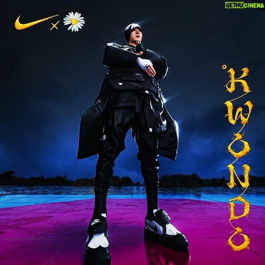 G-Dragon Instagram - PEACEMINUSONE x NIKE : KIIIONDO(陰/陽) #AD @peaceminusonedotcom @nike @danielsannwald @kiiiondo @nikesportswear @nikeseoul #Kwondo #權道