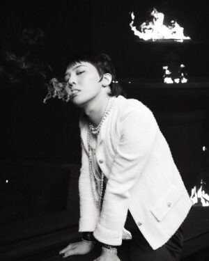 G-Dragon Instagram - #AD @harpersbazaarkorea @chanelofficial