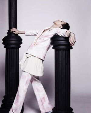 G-Dragon Instagram - #AD @harpersbazaarkorea @chanelofficial