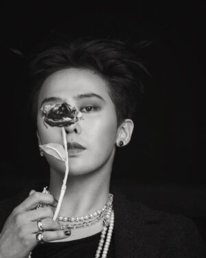G-Dragon Instagram - #AD @harpersbazaarkorea @chanelofficial