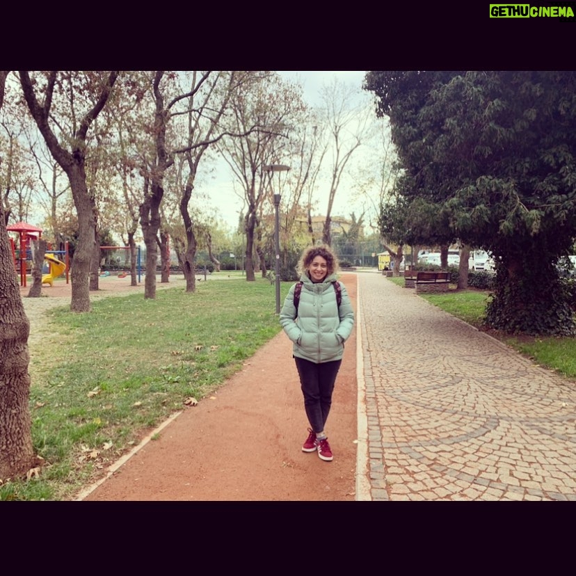 Gözde Şencan - 3.3K Likes - #tb bir zamanlar geziyorduk 📷@cansusaka 🌟🌟🌟