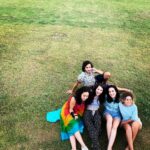 Gözde Şencan Instagram - Uzanmışız kumsala! Fotoğraf; @talaycihan
