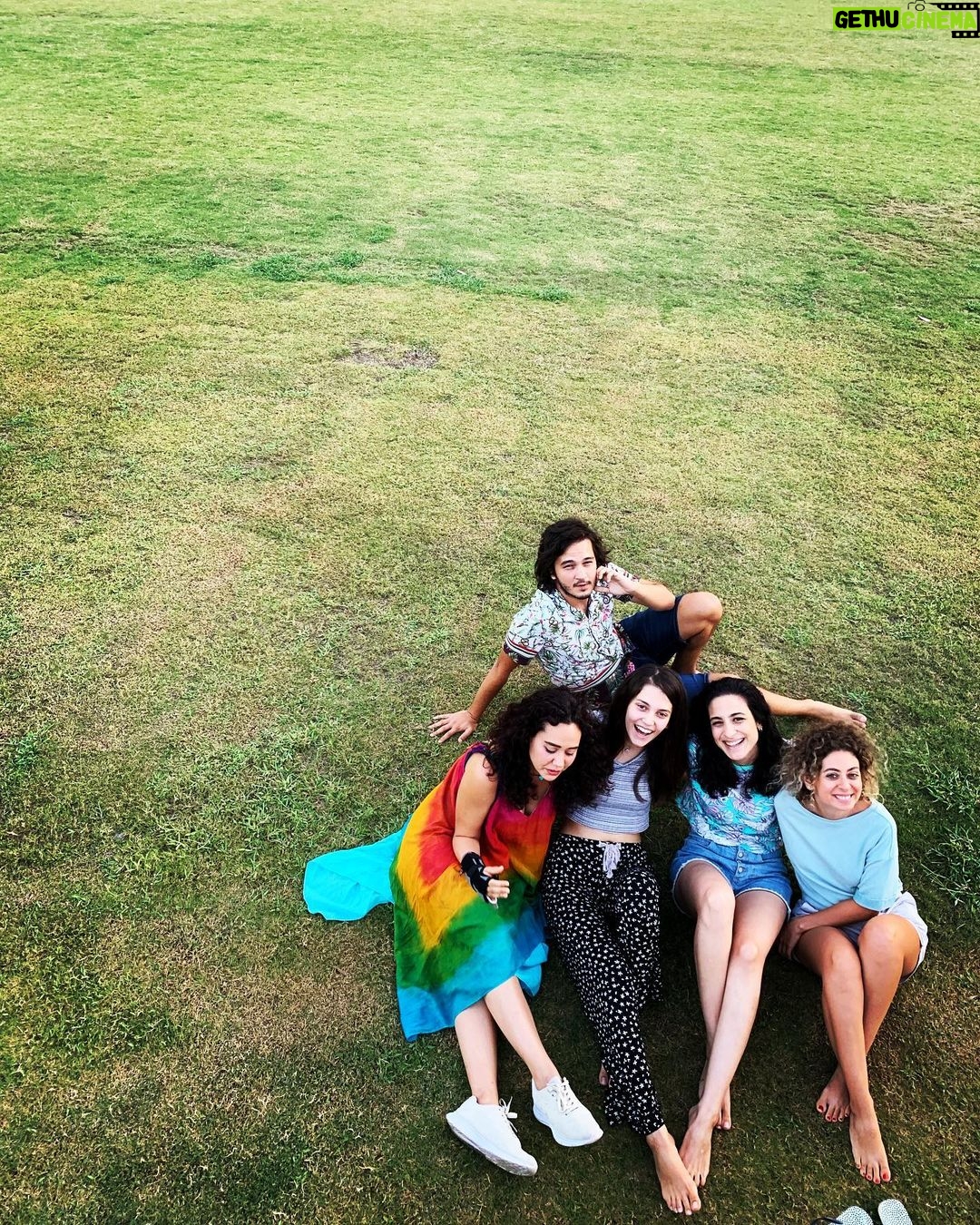 Gözde Şencan - 4.3K Likes - Uzanmışız kumsala!
Fotoğraf; @talaycihan