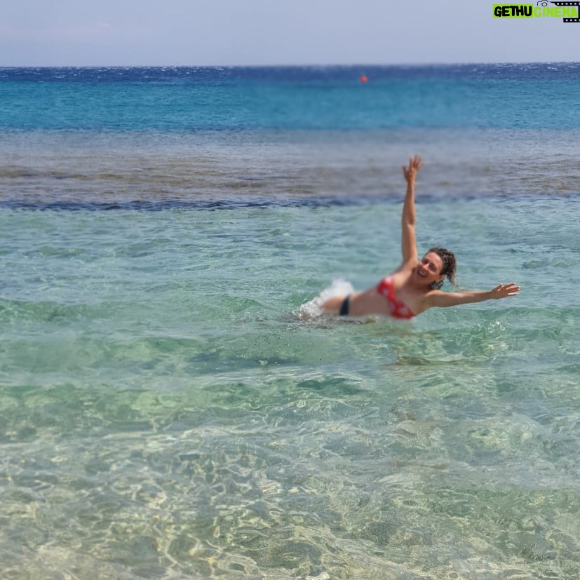 Gözde Şencan Instagram - #endlesssummer 🌊 @begumctaskin 🧡 Paradise Beach Resort Mykonos