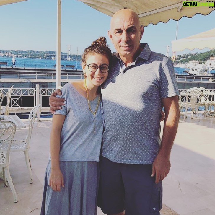 Gözde Şencan Instagram - Canım babam #babalargününkutluolsun 💜💜💜