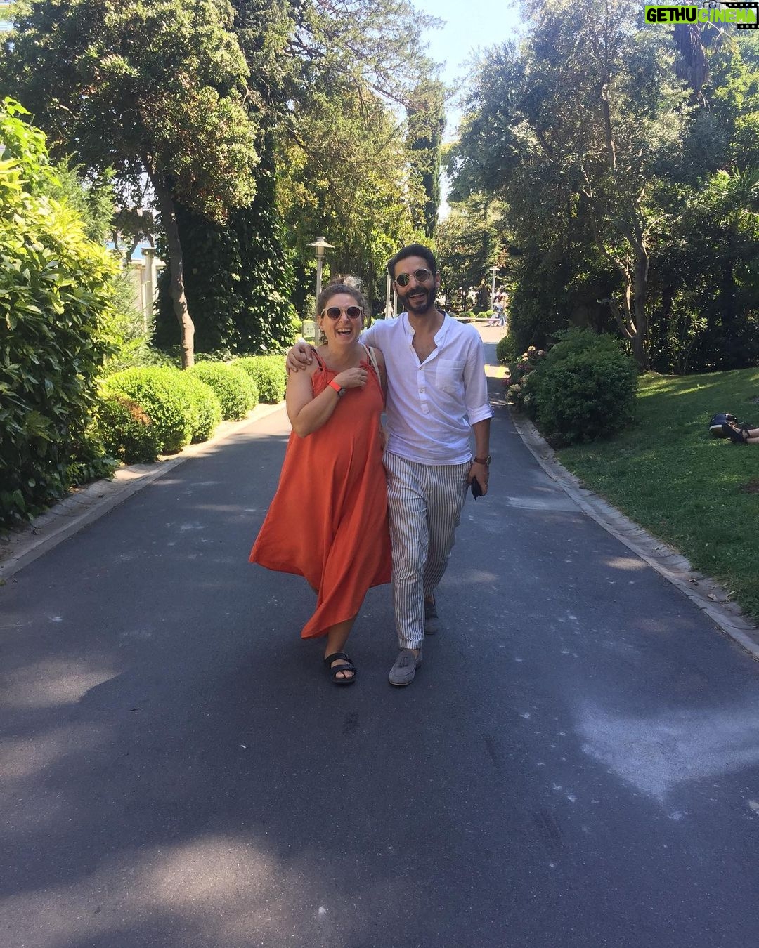 Gözde Şencan Instagram - Aiyyy ne kadar da güzel bi gün 🧡 @merveyldz @m.leventcimen Sakıp Sabancı Müzesi