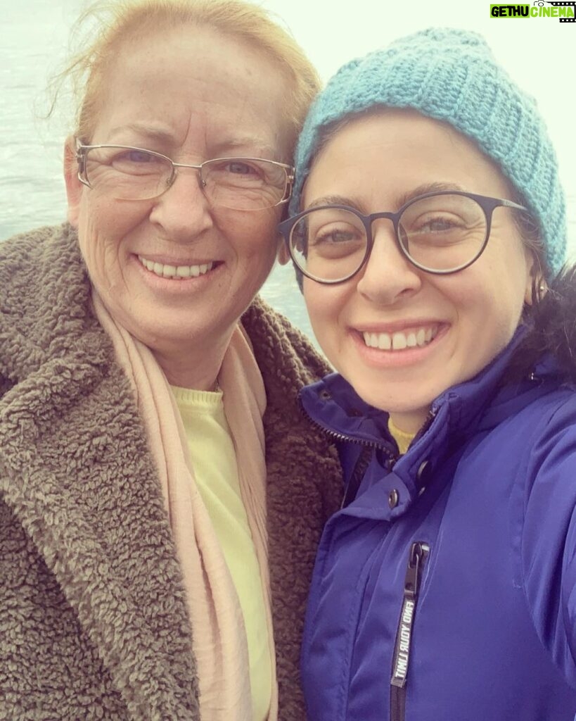 Gözde Şencan Instagram - Canım annecimmm ve tüm annelerin anneler günü kutlu mutlu olsun 🌸🌸🌸🌸🌸🌸🌸🌸🌸🌸 @guloktemm 💗💗💗💗💗💗