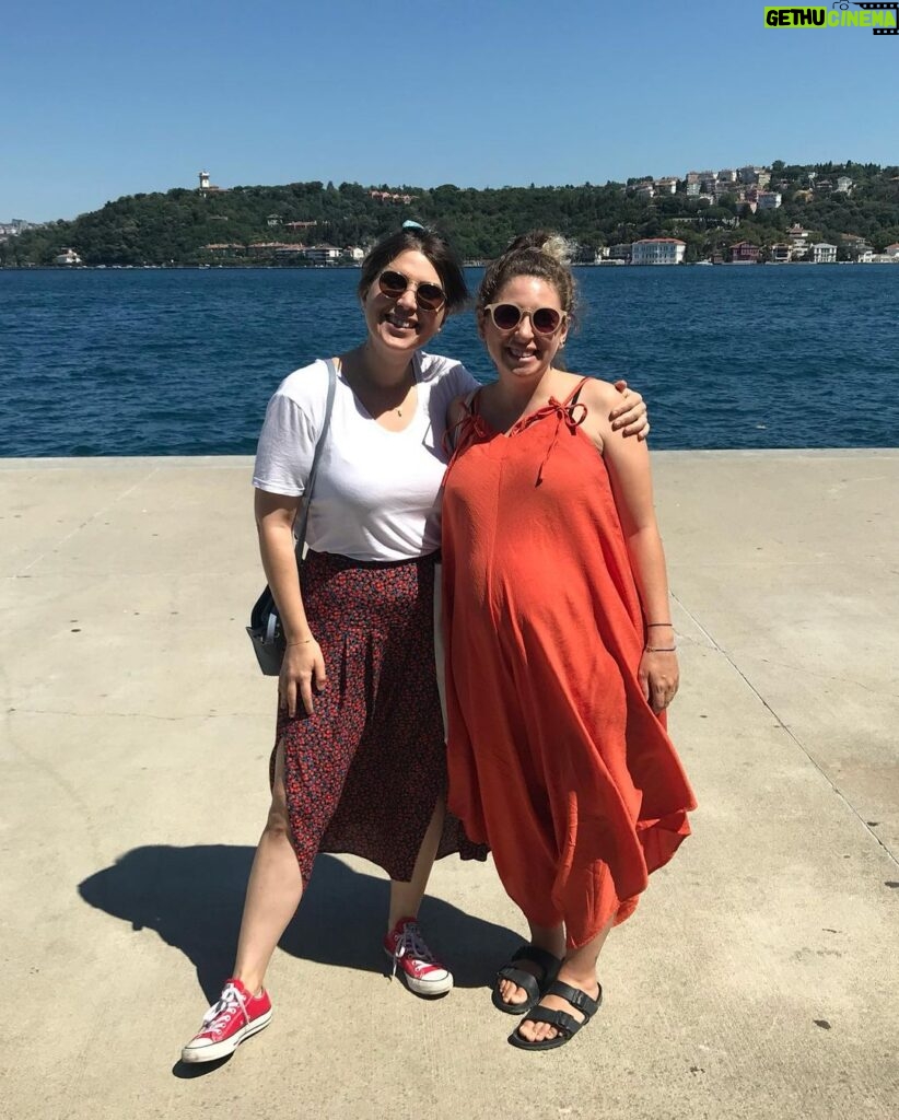 Gözde Şencan Instagram - Aiyyy ne kadar da güzel bi gün 🧡 @merveyldz @m.leventcimen Sakıp Sabancı Müzesi