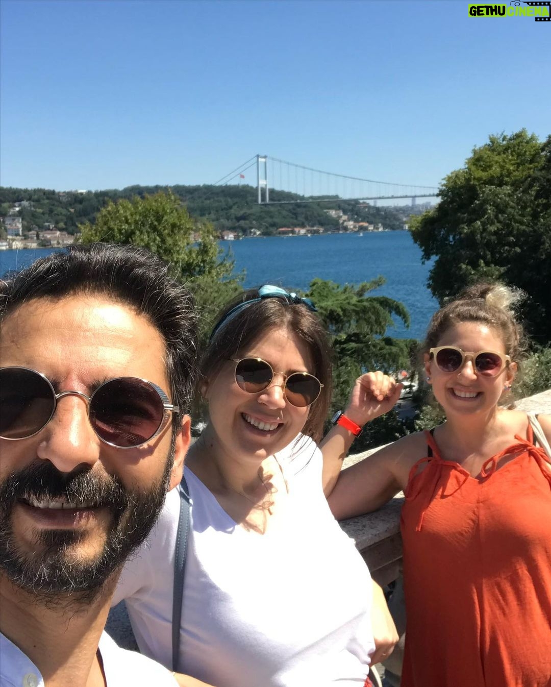 Gözde Şencan Instagram - Aiyyy ne kadar da güzel bi gün 🧡 @merveyldz @m.leventcimen Sakıp Sabancı Müzesi