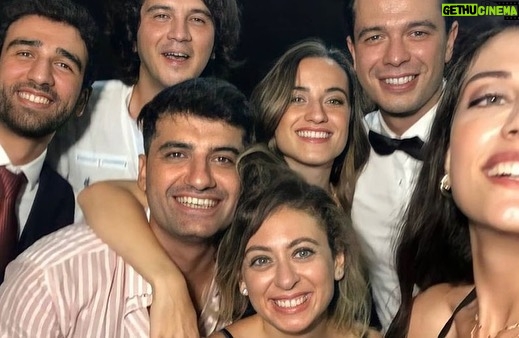 Gözde Şencan - 8.9K Likes - Canım ekibim 😊 canım arkadaşlarım 🌸🌸🌸 benim için de yolun sonu 🍀🍀🍀 Herşey için öncelikle Yılmaz hocama sonra tüm arkadaşlarıma ekibe herkese çok teşekkür ederim 😊🌼 çok şey öğrendim 😊 yeni sezonda kalbim sizinle 💗