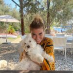 Gülben Ergen Instagram – Telefonda temizlik yapıp bolca fotoğraf silerken kıyamadıklarımı paylaşıyorum :) 

#merkürretrosu etkisi 🧹 

#temizlik 
#silgitsin 
gel #2024 🎄 Calella de Palafrugell