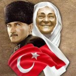 Gülben Ergen Instagram – Ülkemi🇹🇷
Cumhuriyetimi🇹🇷
Tek Başöğretmenimi🇹🇷
Eğitimin değerini ve önemini annemden öğrendim.

İyi ki #annem değerlerimi bana böyle derin ve sağlam temellerle öğretti.

Okulda ve yaşamda merhametle elimizden tutan tüm öğretmenlerimizin ellerinden öperim.

#24kasımöğretmenlergünükutluolsun 🇹🇷