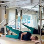 Gülben Ergen Instagram – Uzun bi zamandır yayıldım!

Yıllardır birlikte çalıştığım @ufuktaskin @dogummelegi ile #pilates günlerimize geri döndük✌🏼

Ah bir de yürüsen diye benimle ömrünü tüketen @seydacoskun menüleri ile fitliğin ve diriliğin zirvesi yolumuz ayrıca hayırlı olsun 🍍 

İşini iyi bilen insanlara teslim olmayı çok seviyorum. 

Ruhumu dinleyerek ve okuyarak💛 

Kalbimi iyilik ve insanlara faydalı olabilmenin peşinde koşarak💚

Bedenimi şekerden, hamurdan, içki, sigara, gece hayatı ve paketli işlenmiş gıdalardan uzak durarak🍏

Yaşam kalitemi az ve öz insanla görüşerek✌🏼

K O R U Y O R U M ♥️