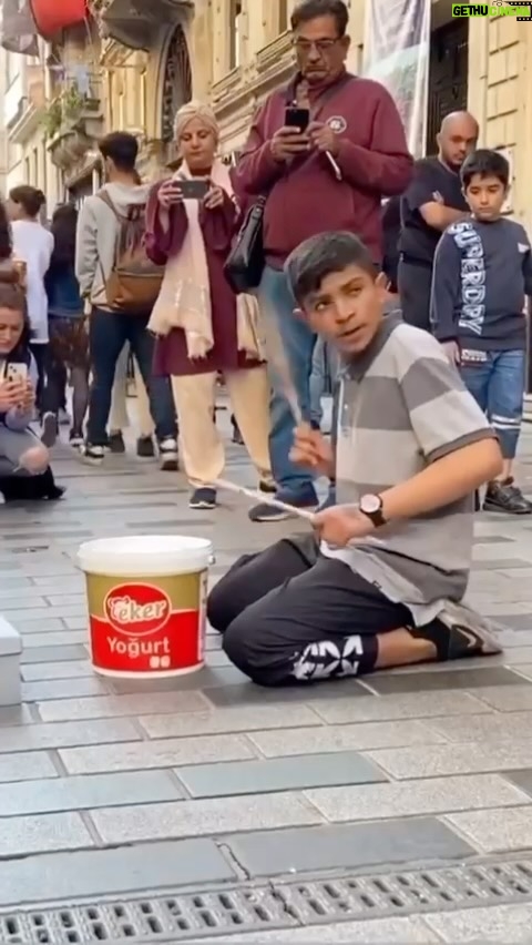 Gülben Ergen - 61K Likes - Haydi çocuk bul beni…
Önce eğitimini ele alalım.
Sonra ritm aletlerini bulalım.
Sana, senin kabiliyetin ve değerin için ayna tutmak istiyorum çocuk🪞
Akşam konser saatine kadar dm lerde adını/cebini/ınstagram sayfanı bekliyor olacağım🙌