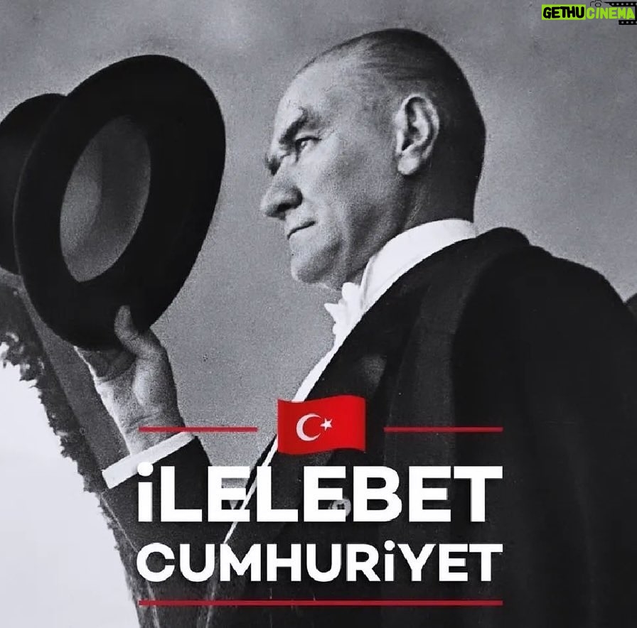 Gülben Ergen Instagram - Şükranla, saygıyla, minnet ve vefayla #29ekimcumhuriyetbayramı kutlu olsun🇹🇷 Bu akşam Antalya da #cumhuriyet meydanında elimizde bayraklar, dilimizde marşımız coşkuyla buluşalım🇹🇷
