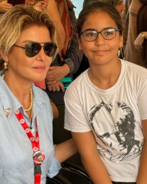 Gülben Ergen Instagram - Sevdiğim, saydığım, kendimi borçlu hissettiğim #MustafaKemalAtatürk ün fikirlerinin ve ilkelerinin izindeyim. 

Çabam ülkemin çocuklarının okul öncesi eğitimine katkı sağlamak için🇹🇷

@cocuklargulsundiye 50.Anaokulumuzu #İskenderun da açtık🇹🇷

#10Kasım
#Hatay