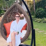 Gülben Ergen Instagram – Beslenmenin önemi hayatımızın o kadar önemli ve büyük bir dilimini kapsıyor ki… 

Çiğ yemek 
Çay kahve alışkanlığını frenlemek.
Çorba ve su içmeyi çoğaltmak. 
Un Şeker ikilisinden uzak durmak.

Phuket #TheLifeCo ailesine kendime ayırdığım bu beş gün için çok teşekkür ederim 🥒🥦🥕🥗🥥🥭🍋