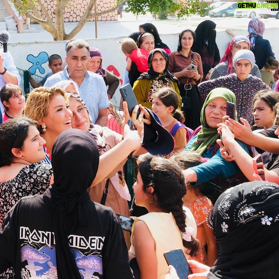 Gülben Ergen Instagram - Adana🇹🇷 Mevlit Kandili… @cocuklargulsundiye 47.Anaokulumuzu açtık bugün🎈 Öyle bir sevgi ve sevinç yumağı yaşıyoruz ki, sahada, yerinde yaşamadan anlamak mümkün değil🎈 Gönül almanın, özellikle çocuk sevindirmenin güzelliğiyle #kandilinizmübarekolsun ♥️ @tcmeb @elvanoktar @adanabld @adanavaliligi @adanavalilik Adana Yüreğir
