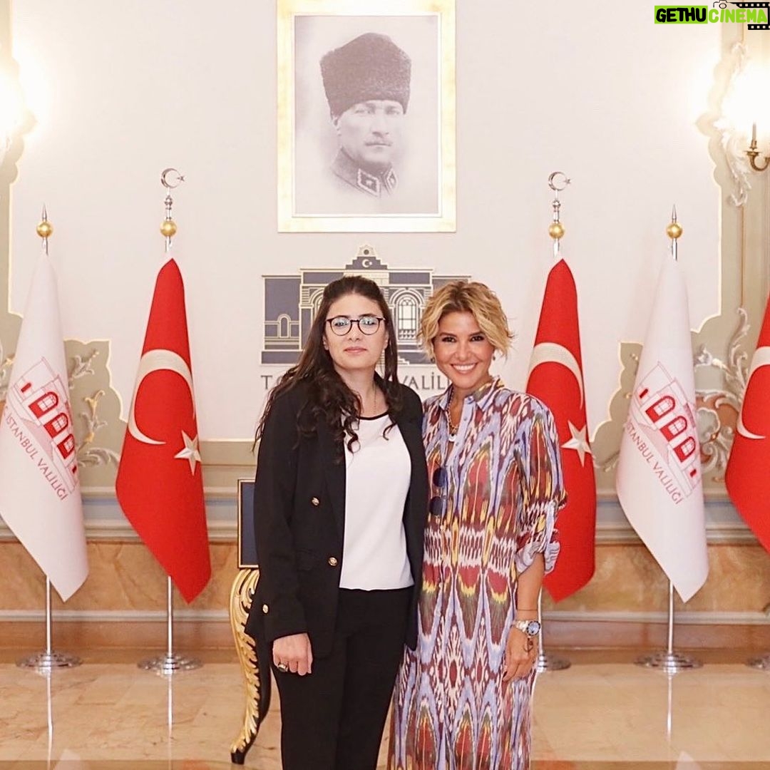 Gülben Ergen Instagram - İngilizce öğretmeni, iki çocuk annesi, araştırmacı, girişimci, çok değerli Gülden Gül Hanımefendiyi makamında ziyaret ettim. T. C. İstanbul Valiliği