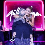 Gülben Ergen Instagram – Senle fotoğraf çektirmeden şurdan şuraya gitmem dedi🙌

15 bin kişilik koca meydan konserinde önlere kadar geldi🎆

El etti, kaç göz etti, oğlum gelinler hepsi bu an’ı bekliyor dedi💜
Kütahya’nın güzeller güzeli teyzesine söz verdim🎆
Akşama bu olağanüstü konserin fotoğraflarına hazır olun💜

#iyihaftalar 
#kütahya 
#merkür sen geri biz ileri 🤣
@frigfuar @kutahyafestival @kutahyaetkinlikleri