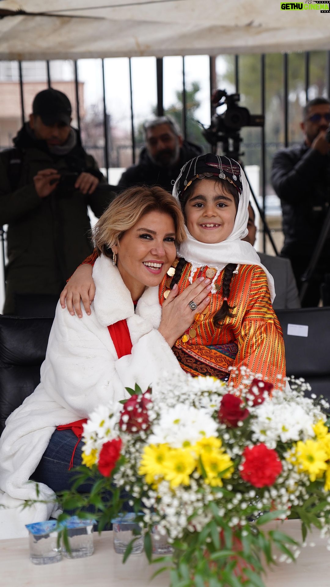 Gülben Ergen Instagram - Parlayacak hilal ve yıldızımız🇹🇷 Vatanımızı bölemeyecekler! Biz bir oldukça! Biz eğitime öncelik verdikçe teröristlere, katillere yenilmeden dimdik cumhuriyetimizi koruyacağız. Adıyaman/Gölbaşı sizi hiç unutmayacağım… Hatay/Samandağ geliyoruz 52.Anaokulumuzu açmaya🇹🇷