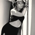 Gülben Ergen Instagram – ☀️Yaz bitmeden Nihat’ın gözünden #Eylül ve #Gülben 

@nihatodabasiofficial 💥
@ergulokan 🖤
@esrainhouse 🖤
@busraazararsiz 🖤 Alaçatı, Çeşme
