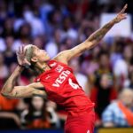 Gülben Ergen Instagram - Cumhuriyetimizin 100. yılında🙌🇹🇷🙌 Başarı sen ne büyük cevapsın 🏆 🇹🇷🏆 Tüm ülkeyi sevince boğan Atatürk’ün çalışkan kızları hepinizle gurur duyuyoruz🇹🇷 İyi ki varsınız iyi ki! #türkiyem🇹🇷 #voleybol #volleyball @fileninsultanlarivb @ebrarkarakurt18 @zehragns18 @handebaladin @ilkinaydn @simgeakoz @tvforgtr @salihasahin6 @gizemorge @abreusmelisavargas