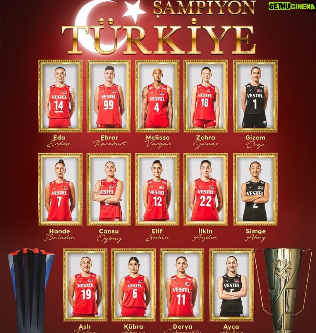 Gülben Ergen Instagram - Cumhuriyetimizin 100. yılında🙌🇹🇷🙌 Başarı sen ne büyük cevapsın 🏆 🇹🇷🏆 Tüm ülkeyi sevince boğan Atatürk’ün çalışkan kızları hepinizle gurur duyuyoruz🇹🇷 İyi ki varsınız iyi ki! #türkiyem🇹🇷 #voleybol #volleyball @fileninsultanlarivb @ebrarkarakurt18 @zehragns18 @handebaladin @ilkinaydn @simgeakoz @tvforgtr @salihasahin6 @gizemorge @abreusmelisavargas