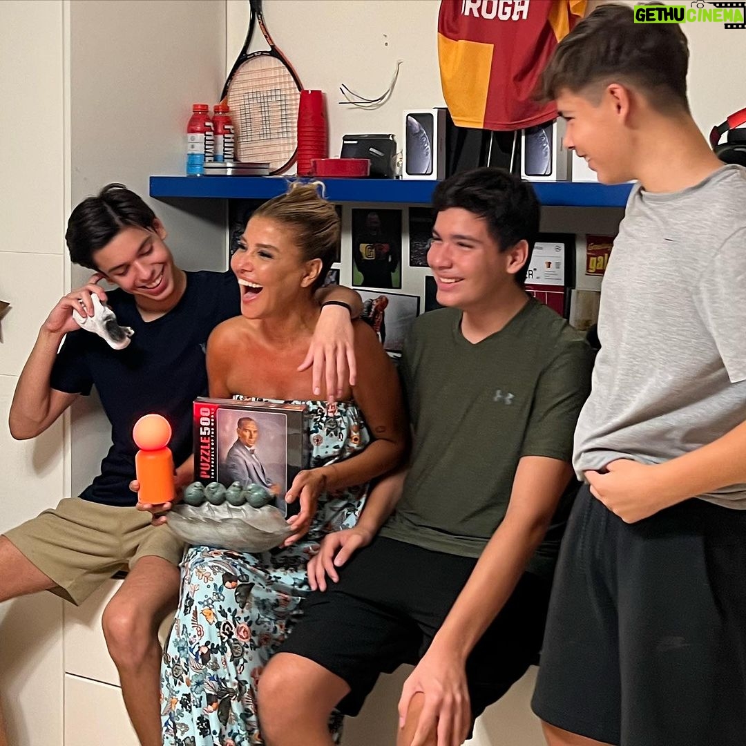 Gülben Ergen - 47K Likes - Doğduğum güne bu kadar sevindiğim bir yaşım daha önce oldu mu bilmiyorum…
Hayatın bana verdiği eşsiz değerlerime şükürüm hiç bitmeyecek.
Çok mutluyum🧿
#25Ağustos2023