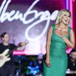 Gülben Ergen Instagram – Bodrum’dan Alaçatı’ya ✨

Alaçatı’dan Aydın’a gittim bu hafta sonu🥁
Uzun yollar, on binlerce yürek birleştiğimiz meydanlar, şarkılarımız ve 7 den 70 e muhteşem buluşmalarımız🎵

Bekle bizi Kütahya, Edirne, Kırklareli🧿