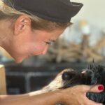 Gülben Ergen Instagram – İşini aşırı güzel yapan✌🏼
Hayatla çekişmesi olmayan👍🏼
Mutluluğundan ve başarısından emin kadınları pek severim♥️

İkisi de uzun yıllarım, değerli arladaşlarım⭐️

Şahane ev sahibi zevkli kadın @esrainhouse 
Canımın içi güzeller güzeli kadın @pinaraltug_atacan 
Bu şahane #Alaçatı günümüzün anısına 🧿

(Gözlükler Esra’nın)
(Fotoğrafı Esra çekti)
(Mekan Esra’nın)
Alaçatı=Esra✌🏼 Alacatı