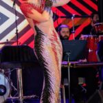Gülben Ergen Instagram – Ne şahane bi geceydi🎄

Yapımı aylar süren emek dolu, ışığıma ışık katan bir sanat eseri misali kostümüm @gulsahsaracoglu 

Menajerim @oguzarinmis 
Orkestra  @taskinsabah 
Saç  @erdalakagunduz 
Makyaj  @busraazararsiz 
Işık  @mustafa.kap 
Fotoğraf  @yurekliahmet_ 
Led  @g.led.animation 
#hoşgeldin2024 ✨
Basın  @arasozgur 
Eskişehir  @tasigohotels 🎄 TASIGO Hotels