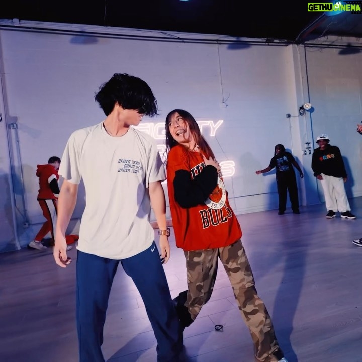 Gabe De Guzman Instagram - MY LIFE. ☀️ @lilyachty ————————————— we never dance as a duo… so this was fun. 🫠 @gianinasjourney choreo: @officialjoshprice 🔥 filmed: @zildjivn 🎥 studio: @eightyeightstudiosla 💜 —————————————————— #GabeDeGuzman #Dance #HipHop #LA #Class #Viral #Explore #Trending