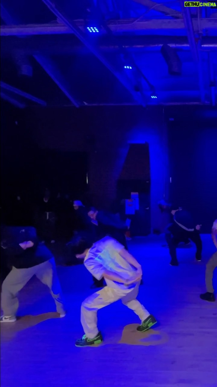 Gabe De Guzman Instagram - IN HA MOOD. ๐ @icespice โโโโโโโโโโโโโโโ @_cameron_giles seriously one of the greats. ๐ฎโ๐จ studio: @westcoastdancethtr ๐ โโโโโโโโโโโโโโโโโ #GabeDeGuzman #Dance #HipHop #LA #Class #Viral #Explore #Trending
