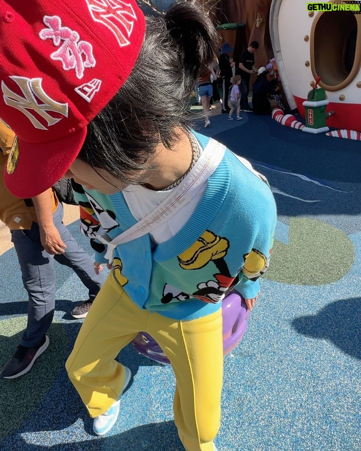 Gabe De Guzman Instagram - acted a fool in april. 🤡