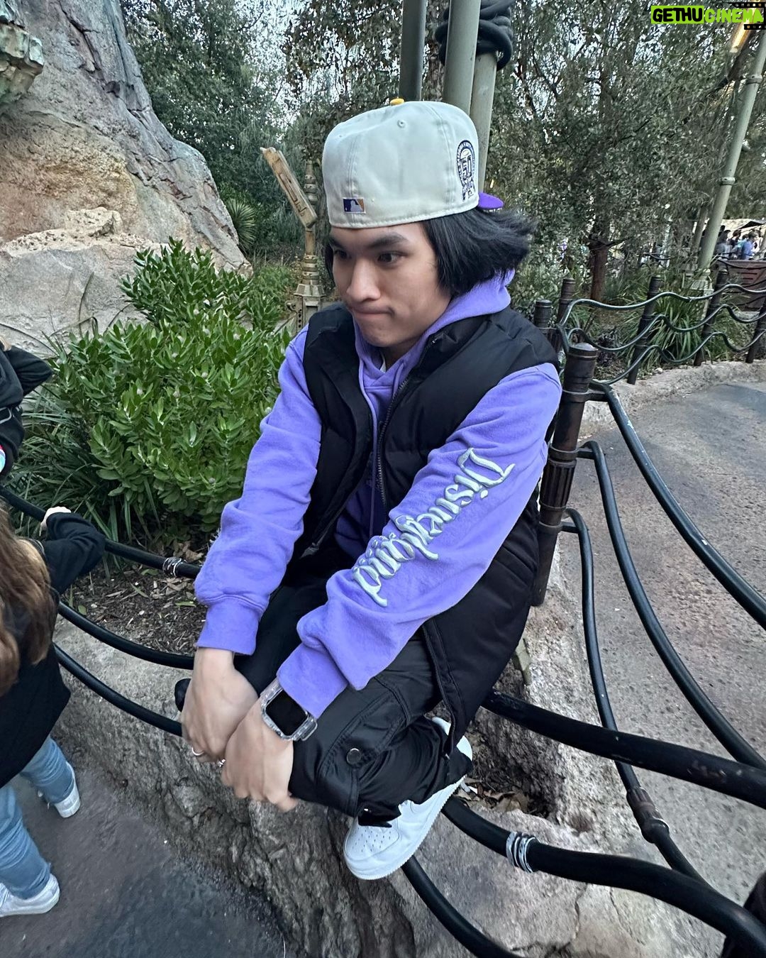 Gabe De Guzman Instagram - marchin along to april. πΆββοΈ