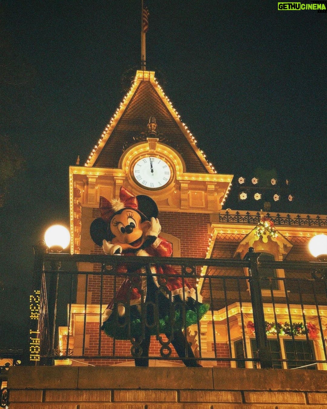 Gabe De Guzman Instagram - some things never change. 🍯 Disneyland