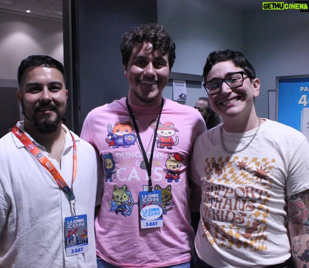 Gabe Dunn Instagram - What a cute little time had by all at the trans masc rep panel at LA Comic Con. @avi_roque and I fell in love as you can clearly see.