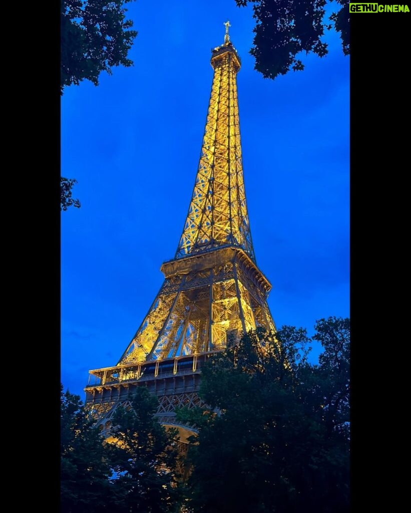 Gabe Lopez Instagram - #paris #museedorsay #vangogh #starrynightovertherhône #lemarais Paris, France