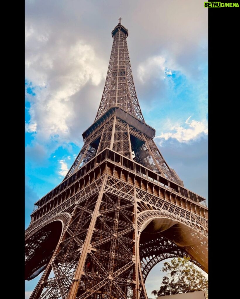 Gabe Lopez Instagram - Et plus de Paris. ❤️ #Paris #Seine #eiffeltower #toureiffel #notredame #espresso #doubleespresso Paris, France