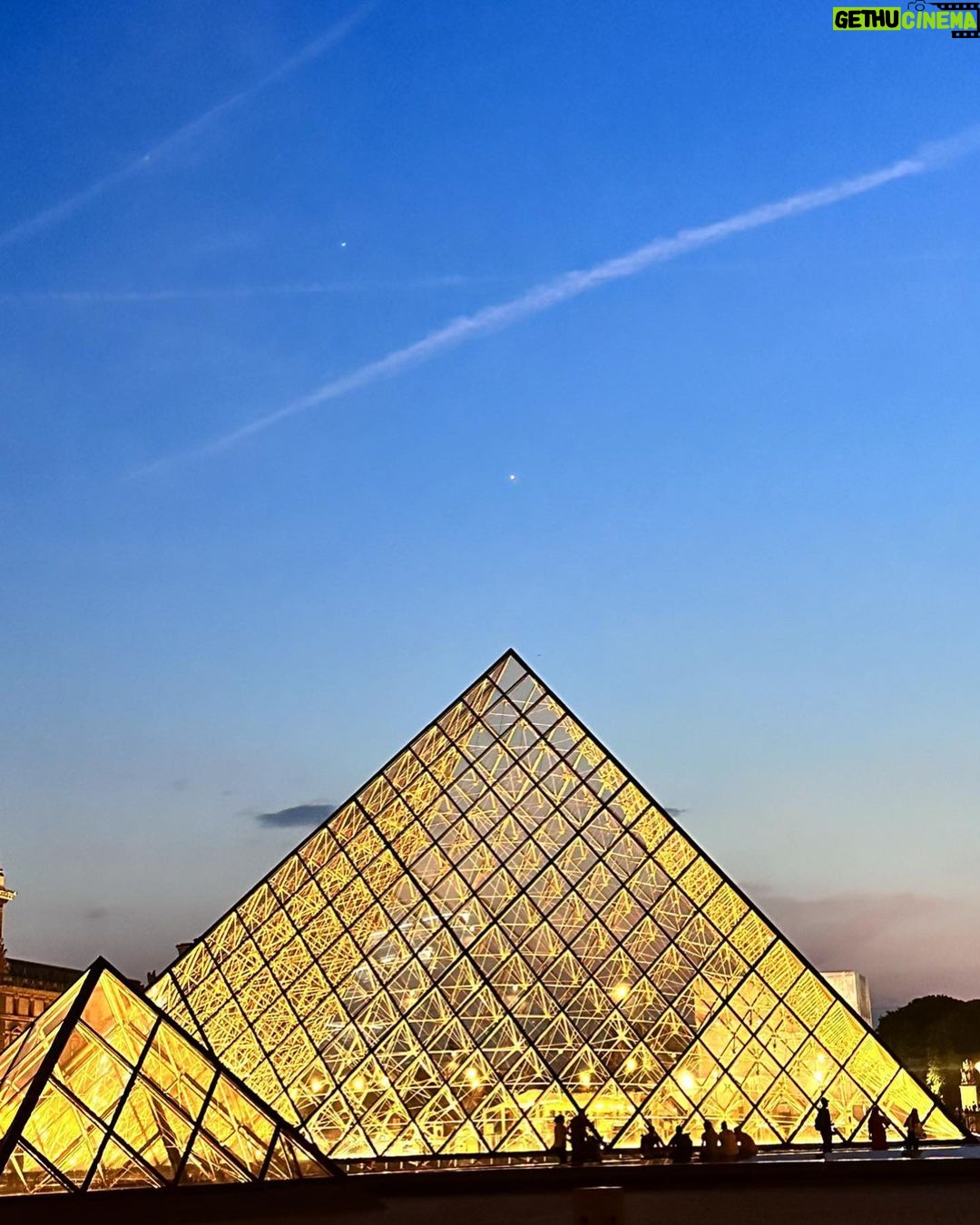 Gabe Lopez Instagram - And more Paris. ❤️🌟💫 #paris #louvre #louvrepyramid #pyramidedulouvre #louvremuseum #museedulouvre #carrouseldesaintpierre #sacrecoeur #montmartre #moulinrouge Paris, France