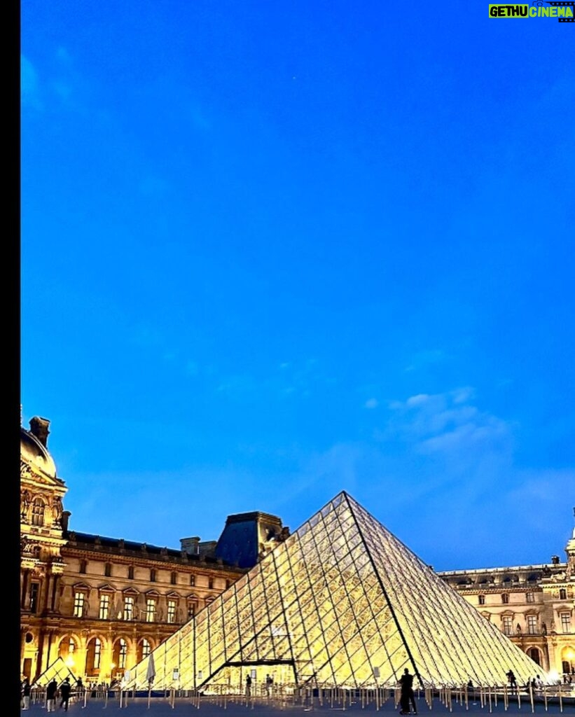 Gabe Lopez Instagram - And more Paris. ❤️🌟💫 #paris #louvre #louvrepyramid #pyramidedulouvre #louvremuseum #museedulouvre #carrouseldesaintpierre #sacrecoeur #montmartre #moulinrouge Paris, France