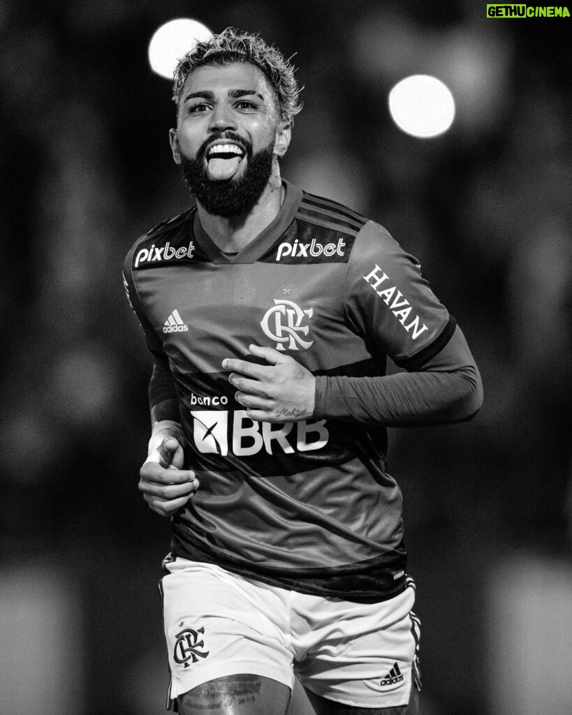 Gabigol Instagram - Alegria de quem ganhou, fez gol, assistência e vai curtir @rep.festival LIL GABI, on 🤪 Estádio Raulino de Oliveira