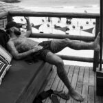 Gabigol Instagram - Negro drama, entre o sucesso e a lama 🖤 Grumari Beach