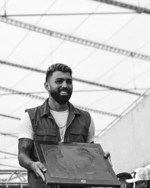 Gabigol Instagram - Dia mais que especial! 
Obrigado, Deus!
Obrigado, família! 
Obrigado, @maracana 
Obrigado, @flamengo ❤️🖤