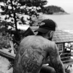 Gabigol Instagram - Negro drama, entre o sucesso e a lama 🖤 Grumari Beach