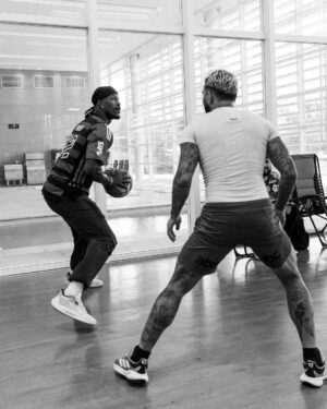 Gabigol Instagram - Sim.. Um menino brasileiro e Flameguista ❤️🖤 @jimmybutler