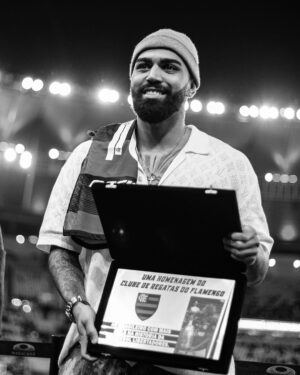 Gabigol Instagram - Obrigado @flamengo , obrigado Nação, obrigado jogadores.. Glória a Deus!