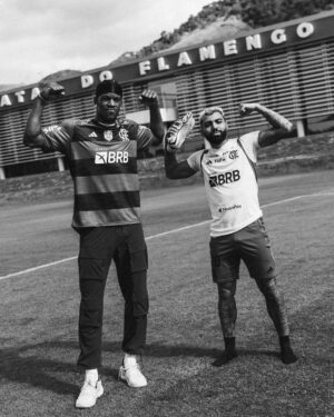 Gabigol Instagram - Sim.. Um menino brasileiro e Flameguista ❤️🖤 @jimmybutler